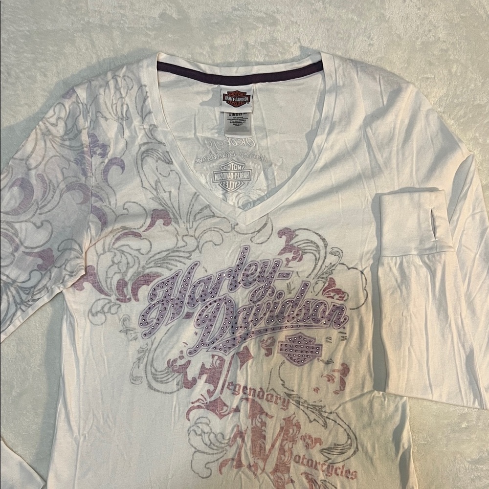 Harley-Davidson White Long Sleeve V-Neck Top with Pink Graphic